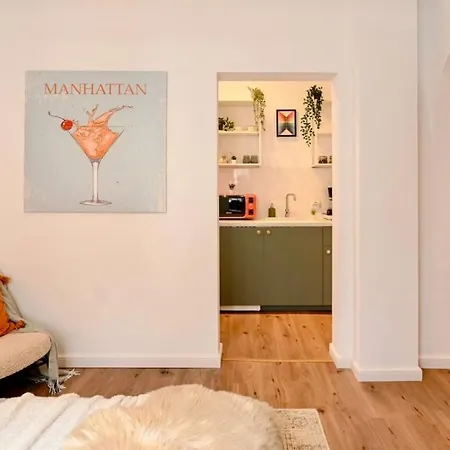 Cozy On Calea Victoriei Apartment *