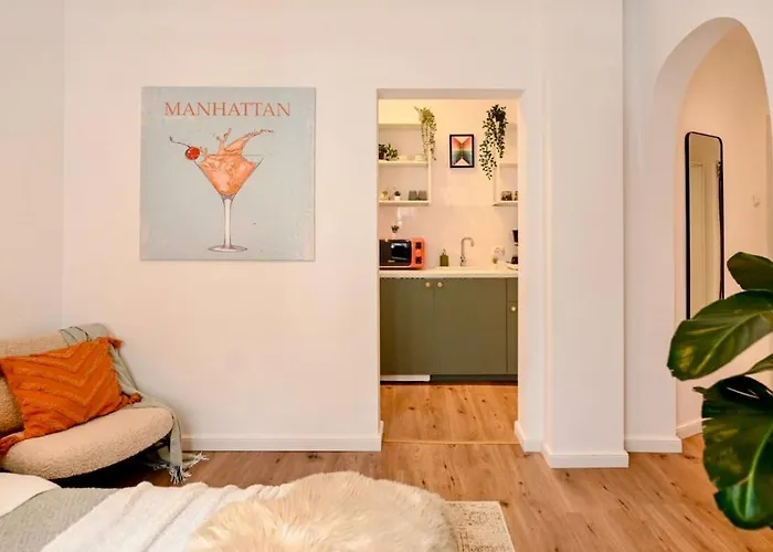 Cozy On Calea Victoriei Apartment *